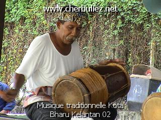 légende: Musique traditionnelle Kota Bharu Kelantan 02
qualityCode=raw
sizeCode=half

Données de l'image originale:
Taille originale: 177356 bytes
Temps d'exposition: 1/100 s
Diaph: f/400/100
Heure de prise de vue: 2002:10:09 15:40:08
Flash: non
Focale: 151/10 mm
